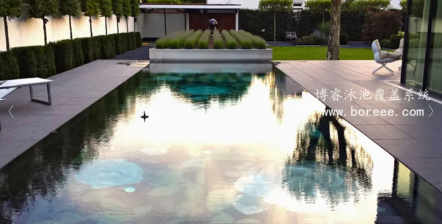 表面是花圃的平移泳池盖